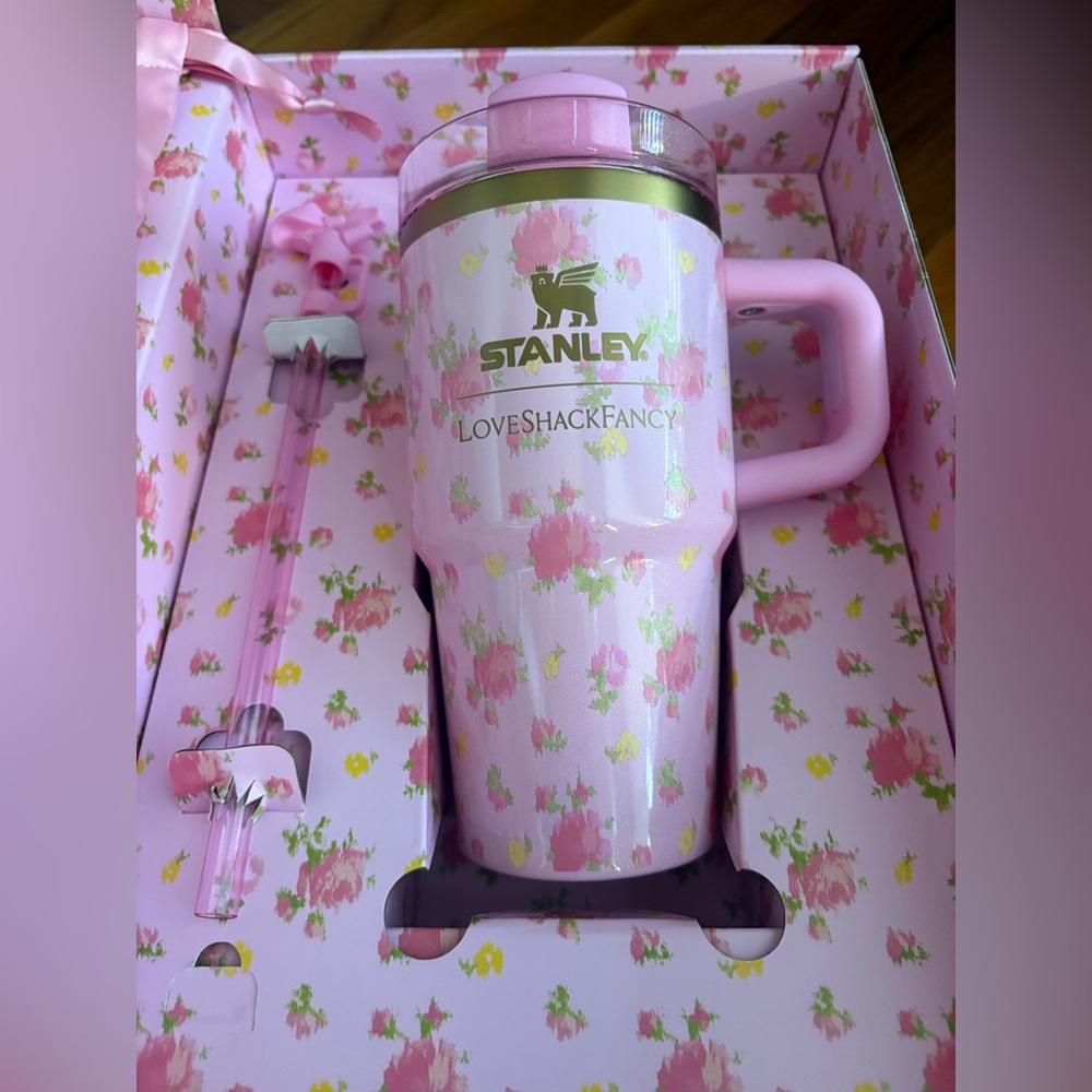 Stanley 1913 x LoveShackFancy 20oz Tumbler - Picture 9 of 17